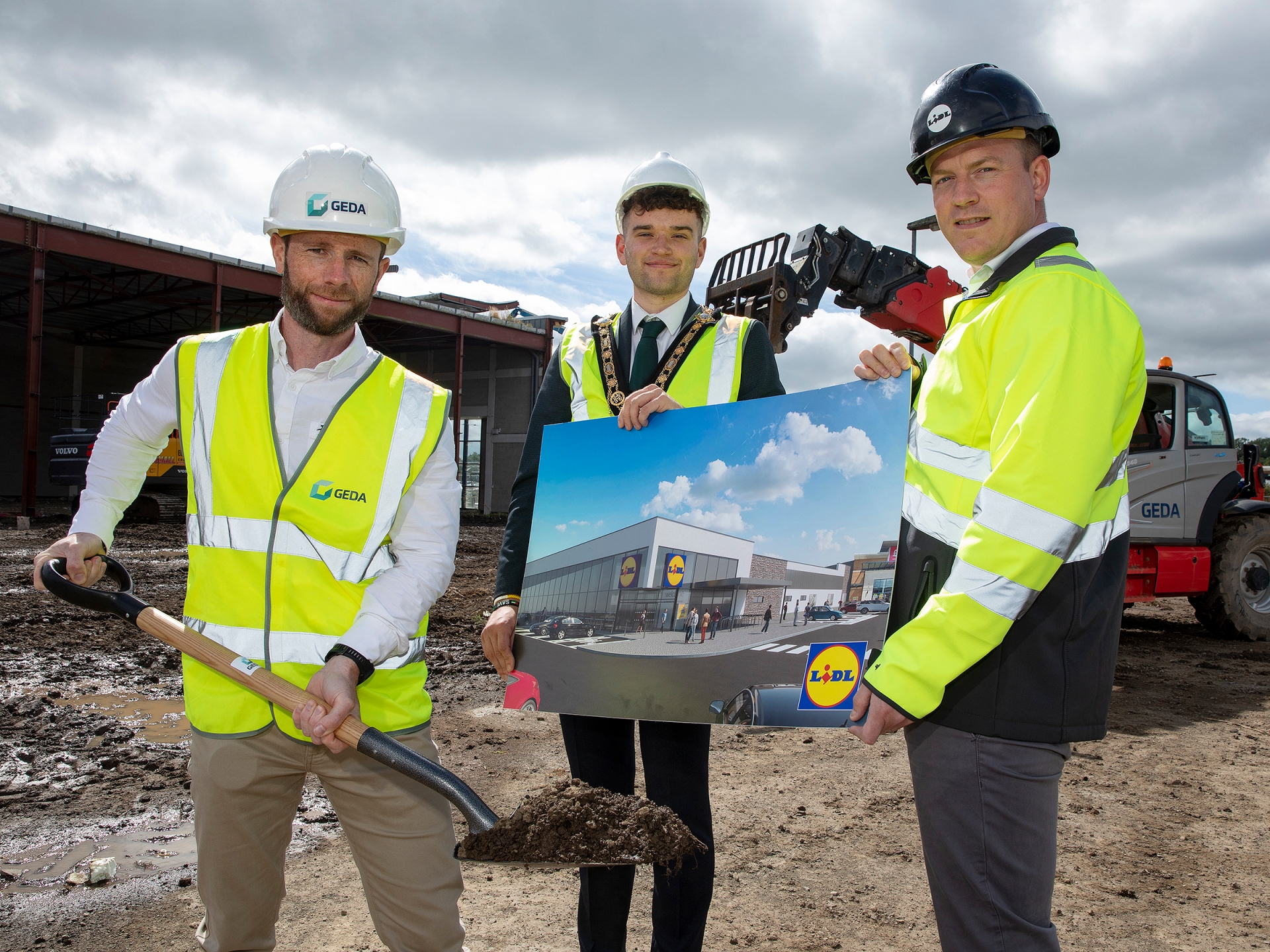 Pictured (l-r) are Eddie Murnin, Associate Director, GEDA Construction, Councillor Ciarán McQuillan, Lord Mayor of Causeway Coast & Glens and Ivan Ryan, Regional Managing Director, Lidl NI.