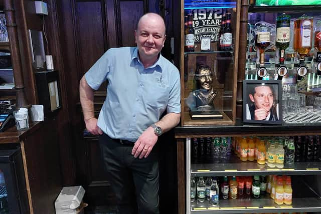 As a tribute to his lifelong friend, Tony O’Connor, owner of the Bentley Bar in the city centre where Hen was the longest serving member of staff, has renamed part of the bar ‘Hen’s Den’.