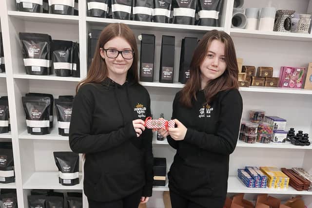 “Medicine is such a demanding degree, I don’t think I would be able to work and study at the same time. With Jewelled Aroma, I save all of my money and hopefully I’ll have a good bit for university. Science is one of my favourite subjects,” said Mia.