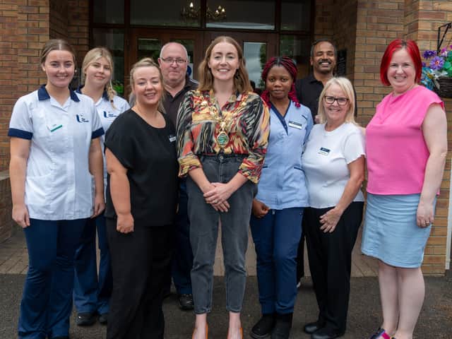 The Mayor Councillor Grace Uí Niallais visited Longfield Care Home with members of staff including Manager, Sara Roarty, the Mayoral initiative to raise awareness of her chosen charity, Hive Cancer Support. During the visit entertainment was provided by members of the Hive Cancer Support Choir led by director Siobhan Heaney.