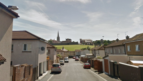 Man shot in leg by masked men at flat in Derry