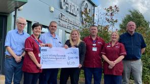Derry Apprentice Boys make donation to medical research at Altnagelvin