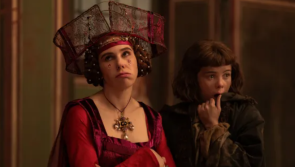 Derry Girls' Saoirse-Monica Jackson stars in new Netflix show wearing a  'Lord Farquaad' wig 