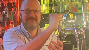 'End of an era' as barman pulls last pint for Derry bar