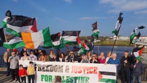 Palestinian filmmaker and journalist, Yousef Alhelou receives a warm welcome to Derry