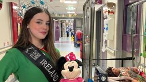 Derry student Alicia Nash brings a 'sprinkle of Christmas cheer' to Altnagelvin Children's Ward