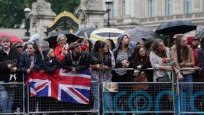 Heavy rain forecast for early-morning mourners in London queue