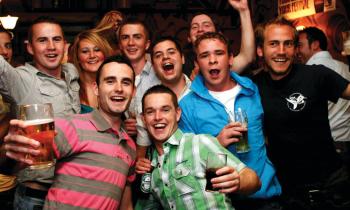 Throwback Thursday: Partytime in pubs of Derry (2010)