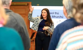 IN PICTURES: Irish Language Singing Workshop in Derry with Roģise Niģ Mhurchuģ
