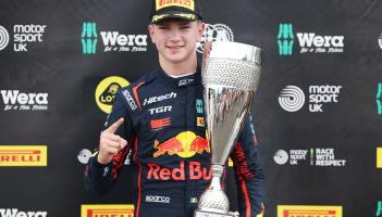 County Derry teenager Fionn McLaughlin holds commanding British F4 lead