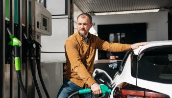 Fifth of drivers cutting back on food to afford soaring fuel costs