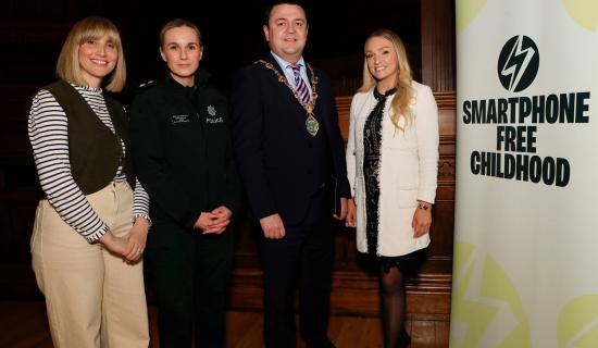 Derry campaigners call for Smartphone Free Childhood