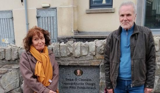 Republican Sinn F&eacute;in unveil plaque in memory of Derry's Se&aacute;n Keenan
