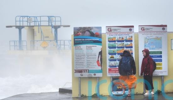 Weather warnings for NI called off as Republic brings advisory forward