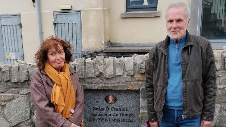 Republican Sinn F&eacute;in unveil plaque in memory of Derry's Se&aacute;n Keenan