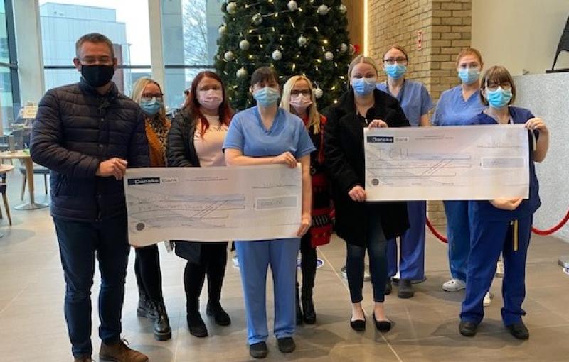 Altnagelvin receives £10,000 donation from family of late Bobby Mullan