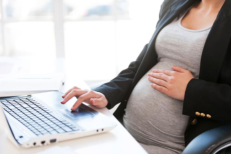pregnant_woman_working_on_laptop