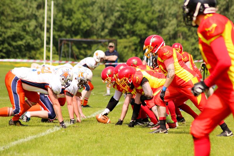 Vipers offensive get ready for the snap