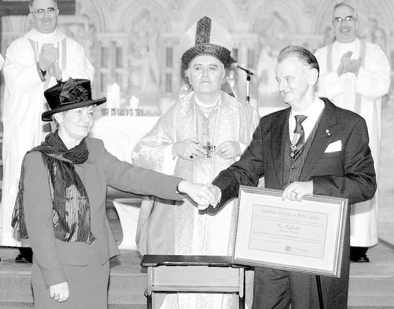 Derry Nostalgia: Knight to remember as hundreds gather as church honours hospice founder