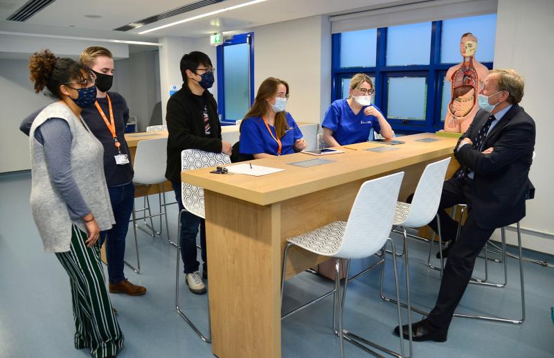 Top surgeon meets with Magee College's aspiring doctors