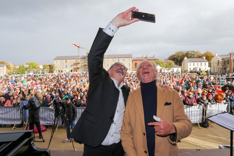Thousands join Phil Coulter for ‘Come and Sing’ performance at Derry’s Ebrington Square