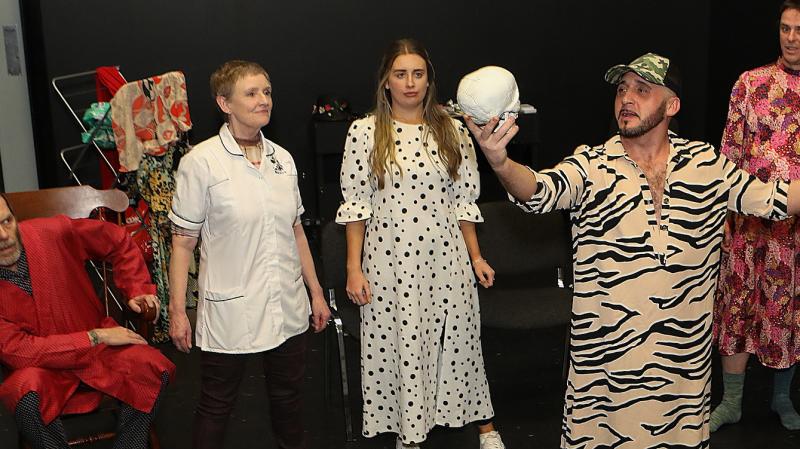 'Clutter' cast rehearsing.