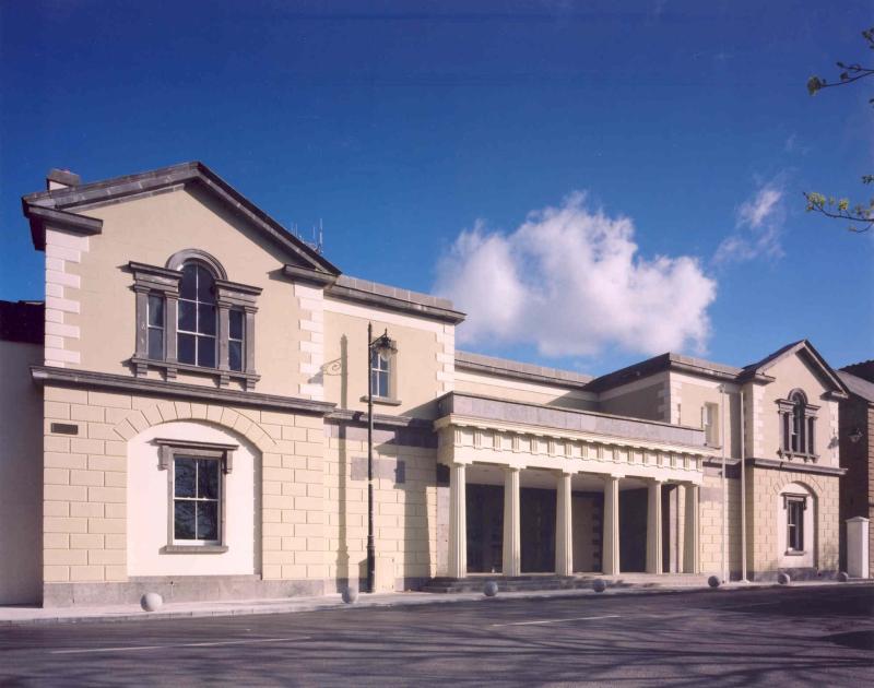 Guilty plea from man who pulled female Garda to the ground by her hair in courthouse