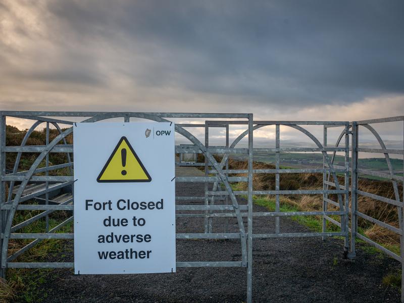 Unremoved sign at Grianán of Aileach confusing visitors who assume mistakenly it is closed.