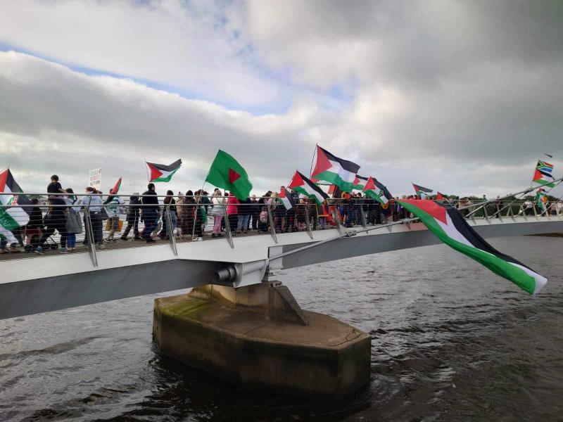 &lsquo;Bridgil&rsquo; for Palestine attracts large crowds on Derry's Peace Bridge