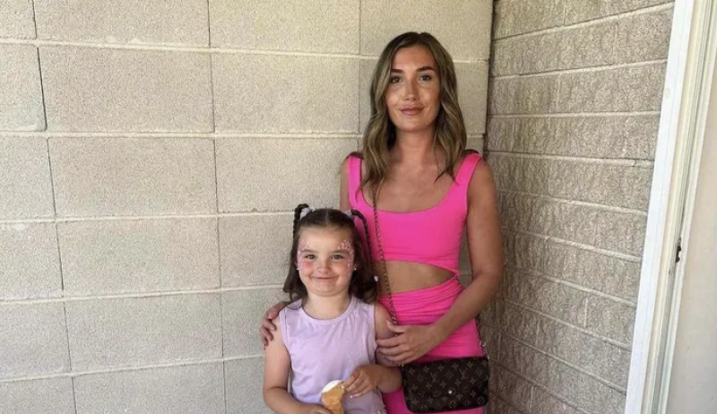 'Watch over your babygirl': Tributes pour in after young mother tragically dies 