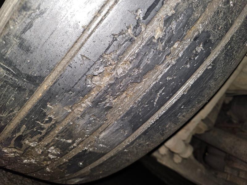ALERT: Gardaí in crash risk warning as they stop lorry with dangerously worn tyres