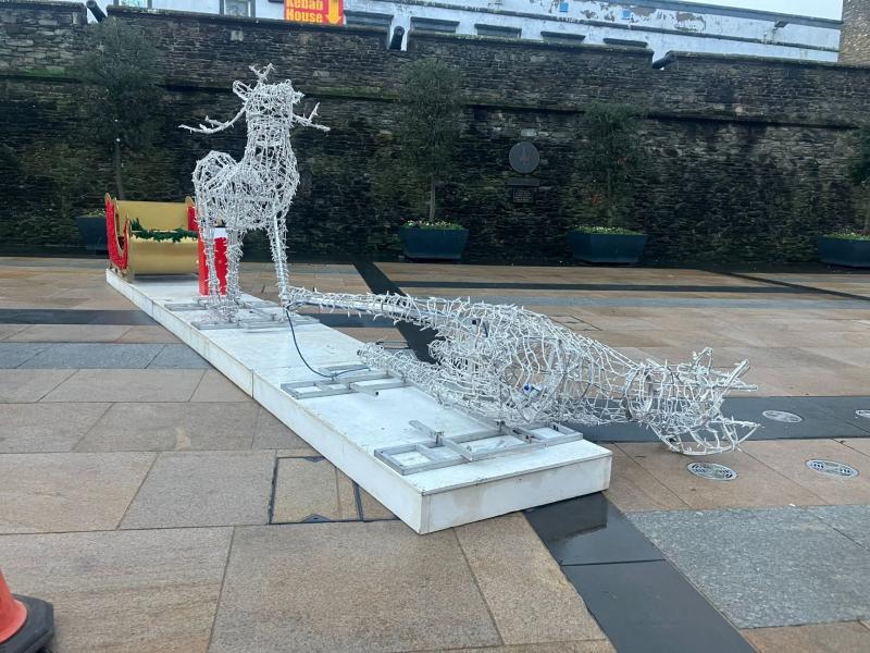 Council issue appeal to not damage to public the Christmas decorations in Derry further