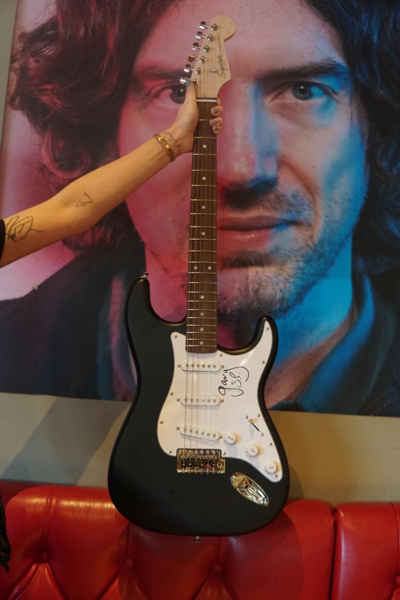 Snow Patrol&rsquo;s Gary Lightbody surprises Derry restaurant with signed guitar