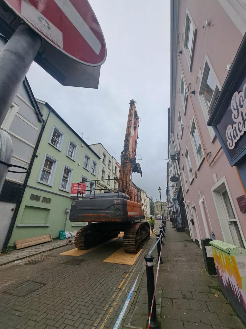 Ongoing talks on partially collapsed city centre street building