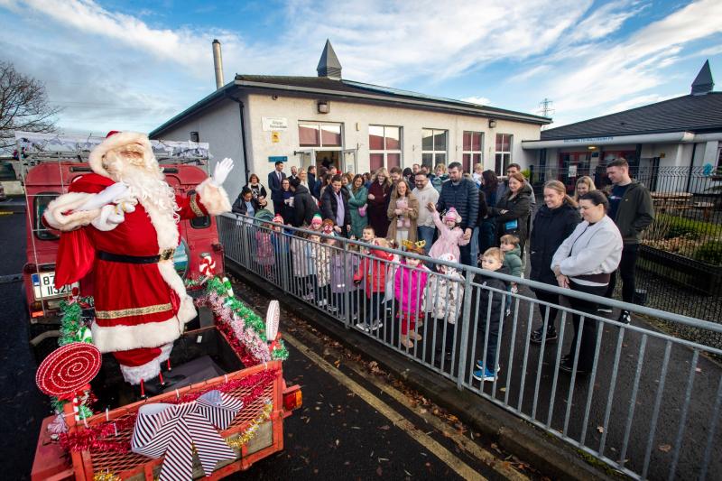 Santa joins prospective pupils and parents at Hollybush Primary School open day 