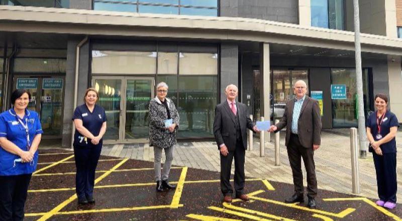 Altnagelvin Cardiac Ward receives donation from couple's 60th wedding anniversary fundraising