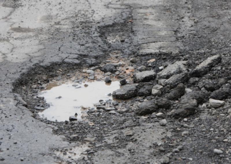 Derry potholes reach ‘crisis level’ as Council seeks meeting with Department for Infrastructure to address intractable problem.