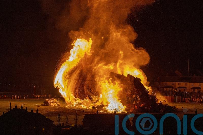 Leo Varadkar condemns burning of political leaders&rsquo; effigies on bonfire
