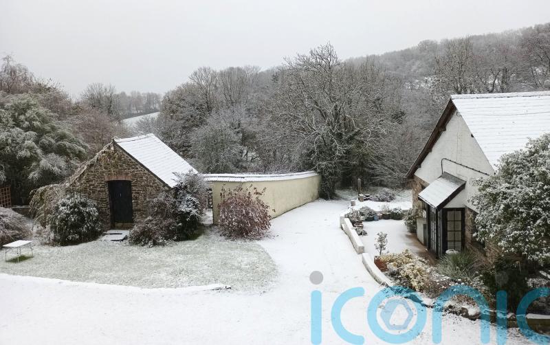 Snow sweeps in as cold snap continues