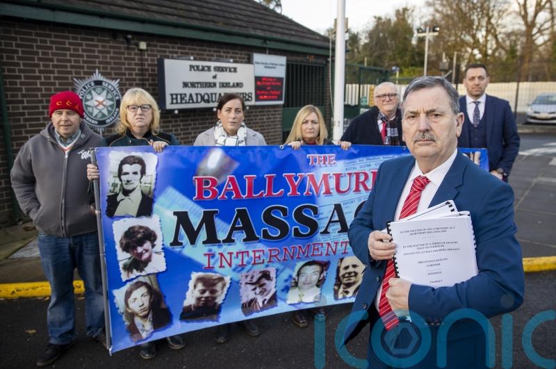 Ballymurphy families meet police in campaign for murder inquiry to be opened