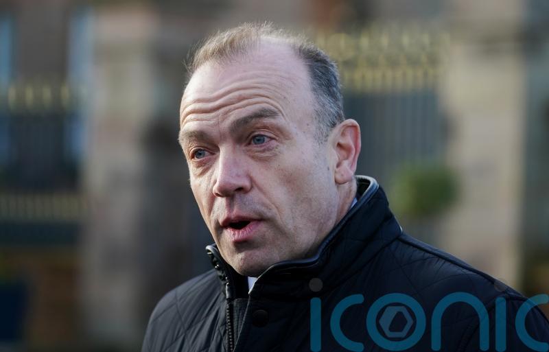 Government considering appointment to help paramilitary groups transition