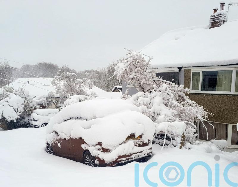 Travel warnings after heavy snow brings treacherous conditions to UK