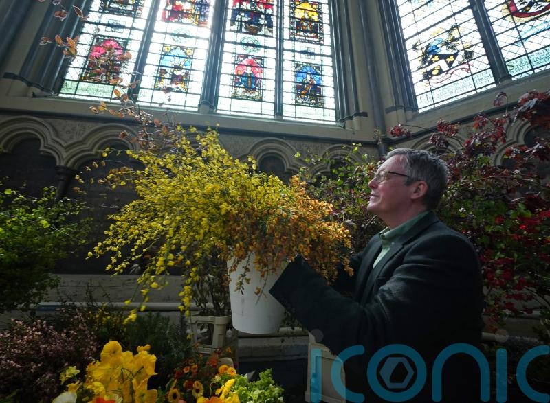 Coronation flowers and foliage: Which blooms and branches have been chosen?
