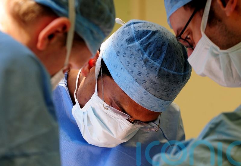 Siblings make life-changing organ donations to their sisters
