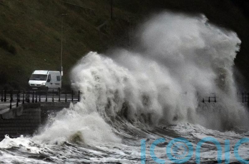Heavy and thundery showers may cause flooding across UK in weekend washout