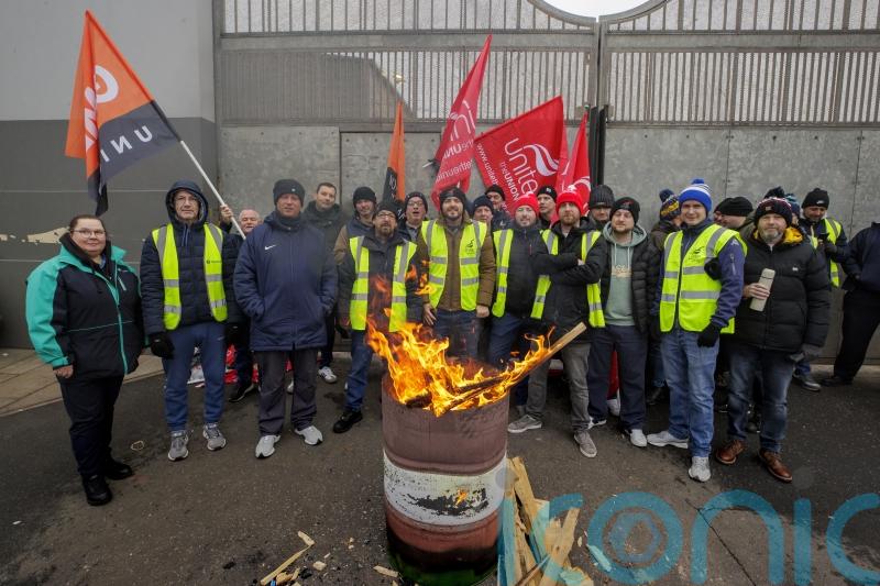 Strike pay issue can be resolved quickly if Heaton-Harris acts now, say unions