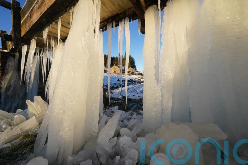 Met Office extends snow and ice weather warning