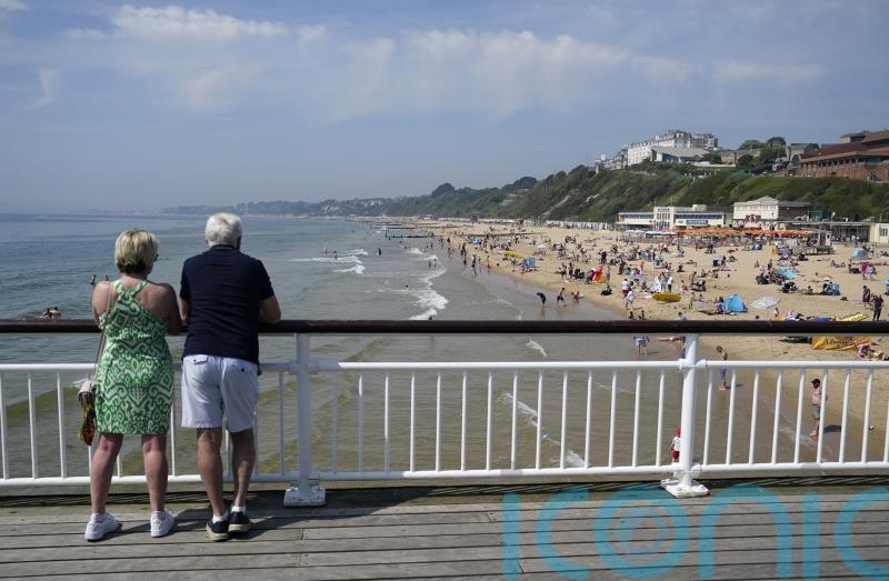 Temperatures peak on Sunday before thunderstorms bring end to fine weather