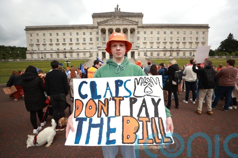 Daily exodus of junior doctors will continue without fair pay deal, rally told