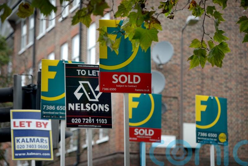 Housing market confidence starting to dip, say surveyors